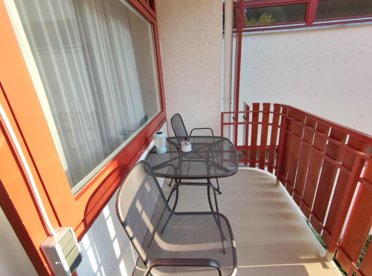 Studio 20Qm Mit Balkon Und Innenpool - 22010 ชลูคซี ภายนอก รูปภาพ